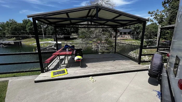 Water's Edge RV and Cabin Resort Picture 9