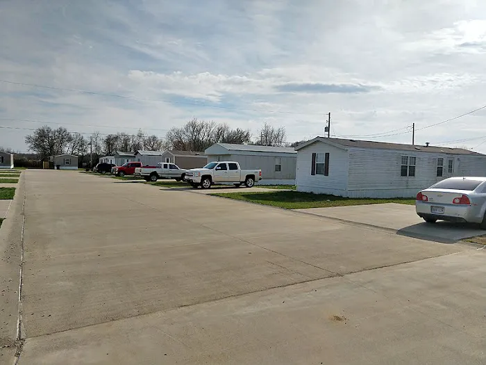 Lonestar Mobile Home Park Picture 3