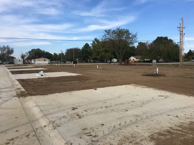 Lonestar Mobile Home Park Picture 10