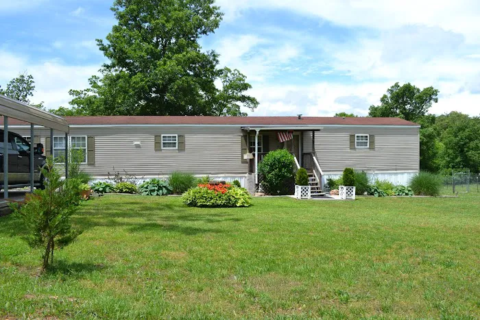 Hickory Hills Mobile Home Park Picture 10