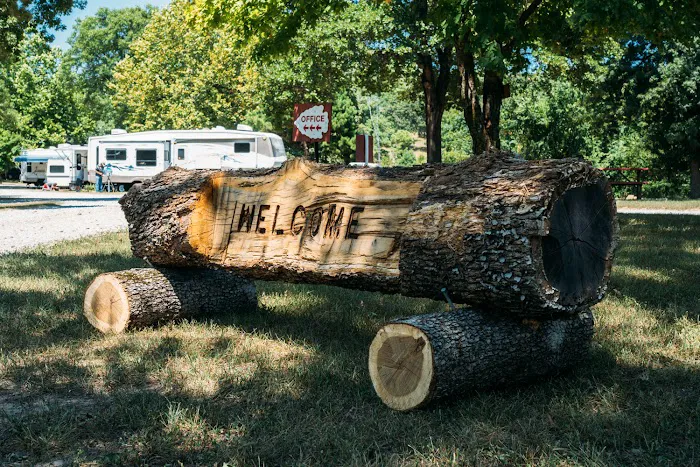 Arrowhead Point RV Park, Cabins & Campground Picture 8