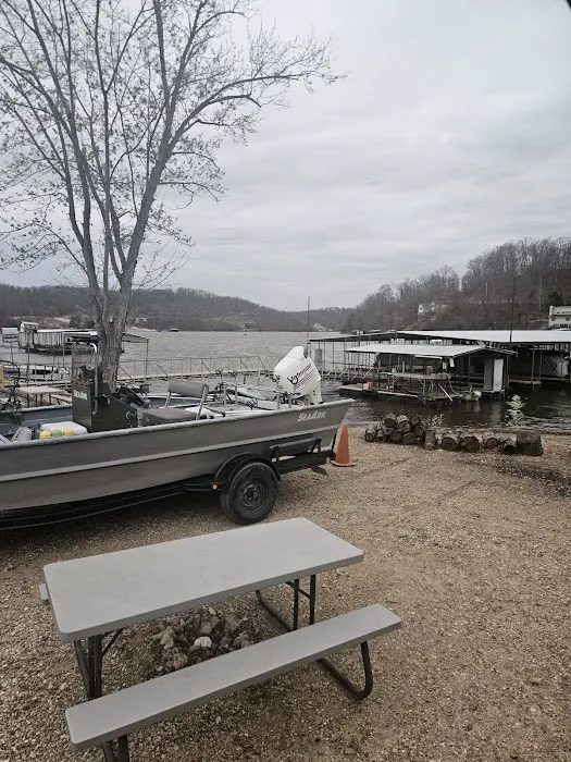 Ravae's RV Resort Picture 5