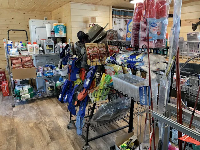 Ravae's RV Resort Picture 3