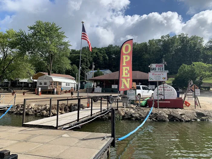 Ravae's RV Resort Picture 2