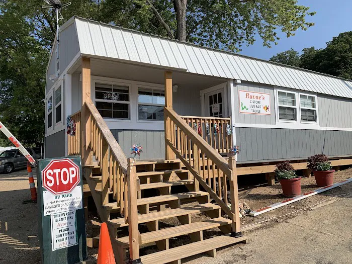 Ravae's RV Resort Picture 9