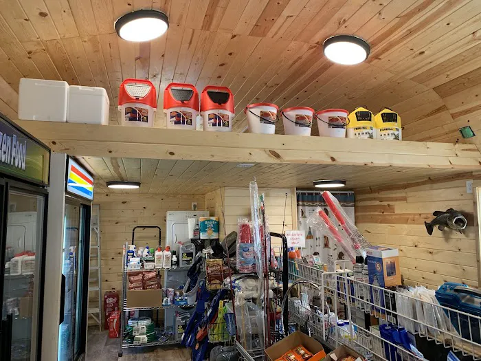 Ravae's RV Resort Picture 10