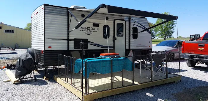 Honey Hole RV Resort Picture 2