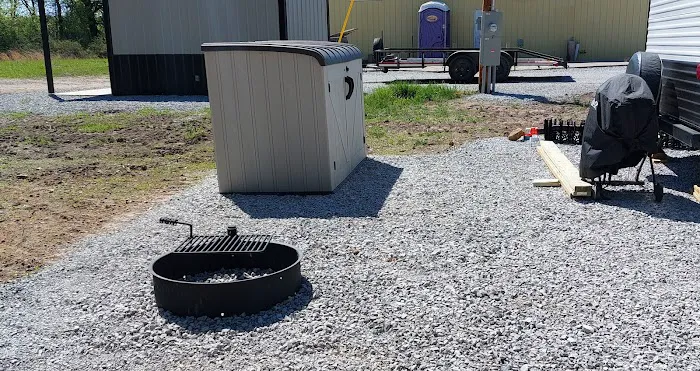 Honey Hole RV Resort Picture 3