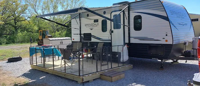 Honey Hole RV Resort Picture 7