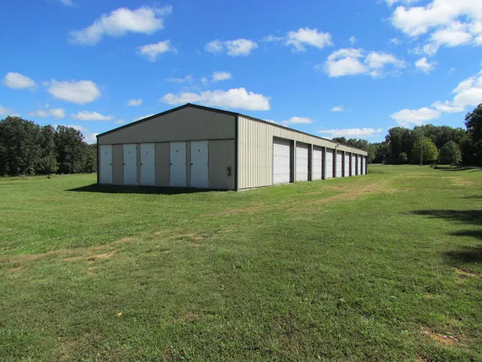 Hoot N Hollar RV Park Picture 3