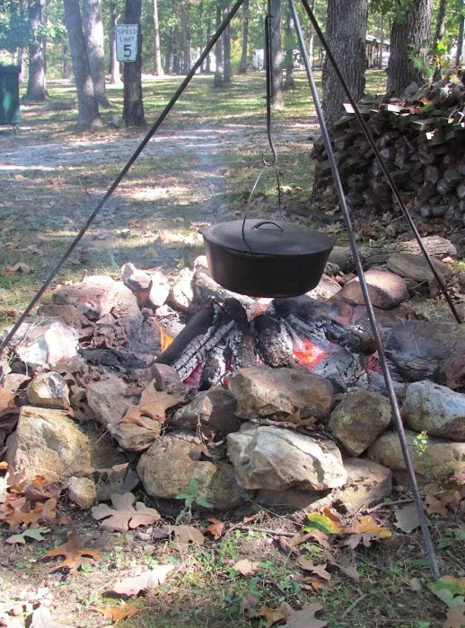 Hoot N Hollar RV Park Picture 6