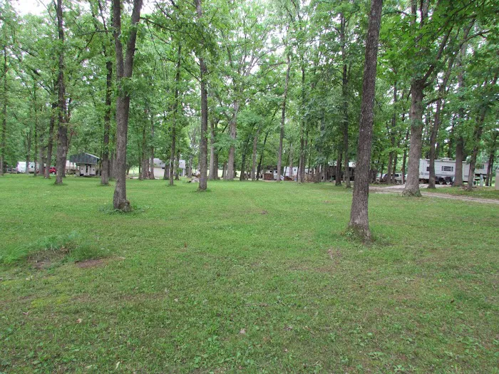 Hoot N Hollar RV Park Picture 9