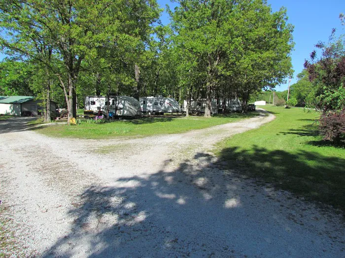Hoot N Hollar RV Park Picture 8