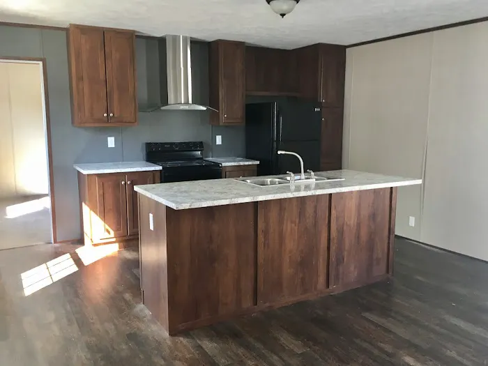 Sir Williams Court Mobile Home Park Picture 4