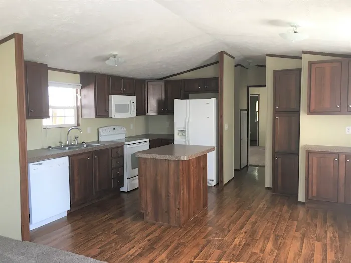 Sir Williams Court Mobile Home Park Picture 7