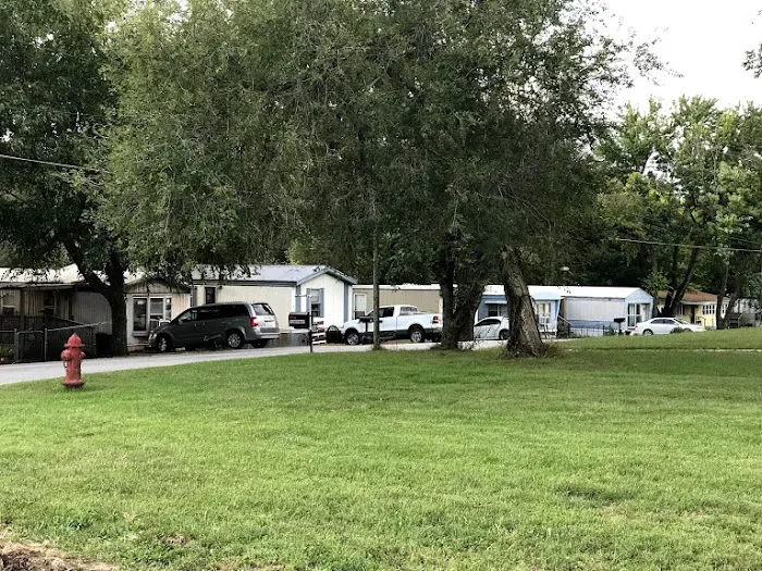 Meadowbrook Court Mobile Home Park Picture 3