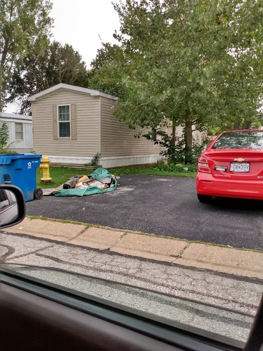 Rolling Meadows Mobile Home Park Picture 6