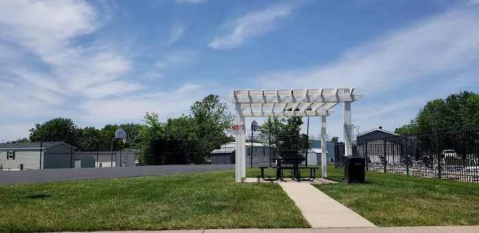 Pin Oak Pointe Mobile Home Park Picture 1