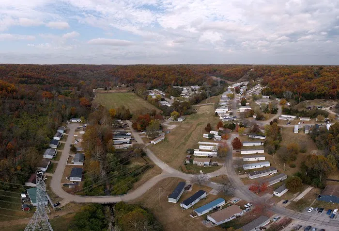 Country Club Manor Picture 2