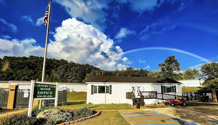 Country Club Manor Picture 1