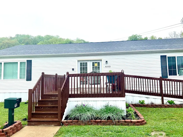 Country Club Manor Picture 5