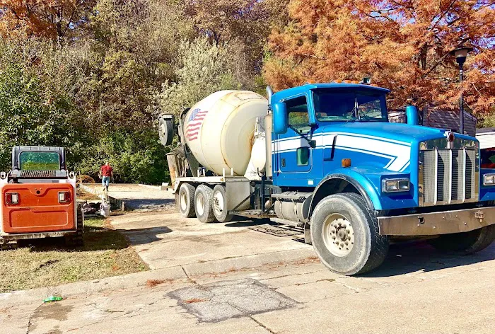 Country Club Manor Picture 10