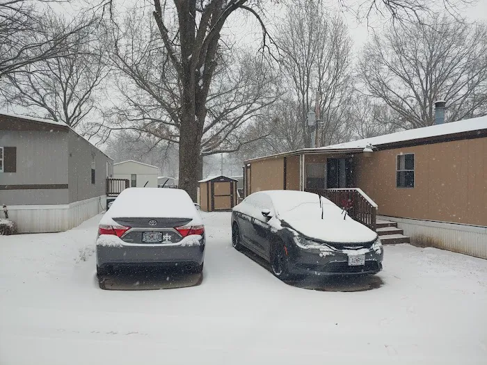 Grand Oaks Mobile home Park Picture 2