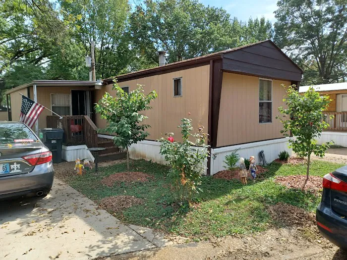 Grand Oaks Mobile home Park Picture 5