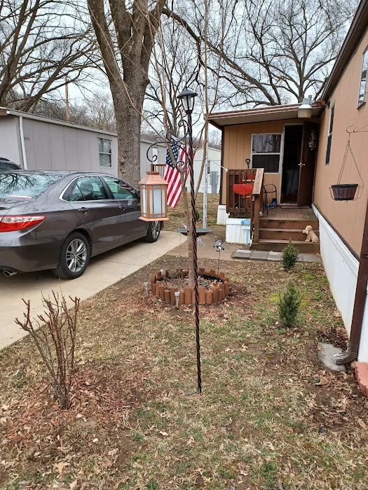 Grand Oaks Mobile home Park Picture 4