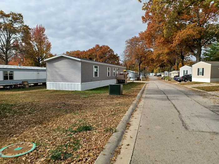 Grand Oaks Mobile home Park Picture 7