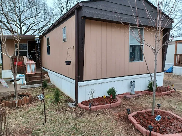 Grand Oaks Mobile home Park Picture 8