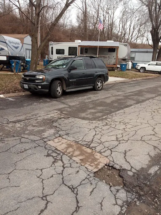 Marquette RV & Mobile Home Park Picture 8