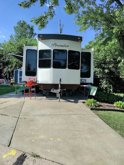 Marquette RV & Mobile Home Park Picture 5