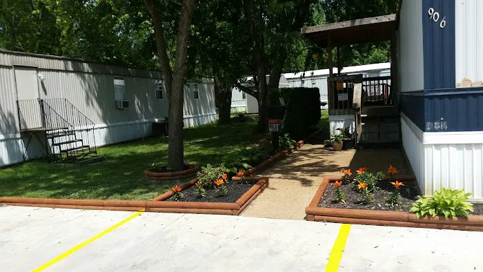 Landmark Manor Picture 8