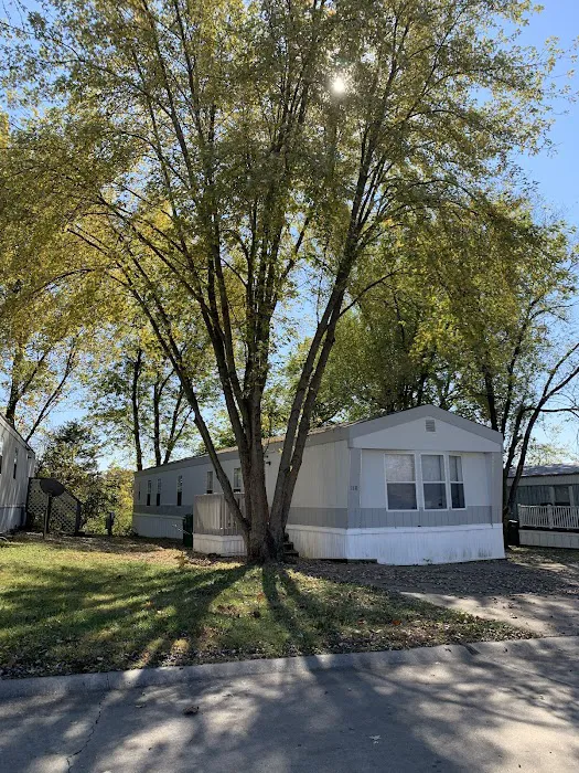 Landmark Manor Picture 9