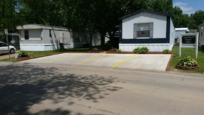 Landmark Manor Picture 10