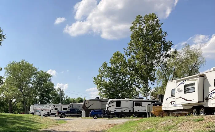 Water’s Edge Rv Park on the Meramec Picture 3