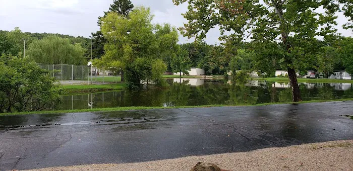 Lakeside Manor Picture 1