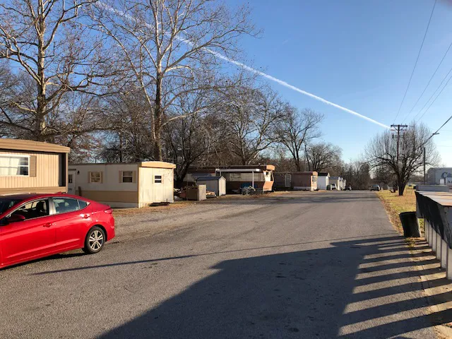 Pembrooke Mobile Home Park Picture 3