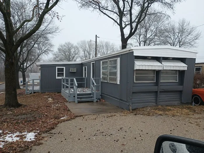 Pembrooke Mobile Home Park Picture 4