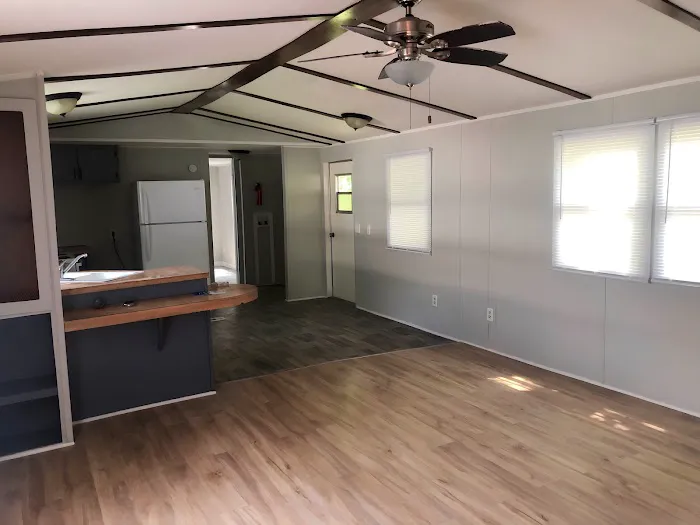 Marshall Estates Mobile Home Park Picture 4