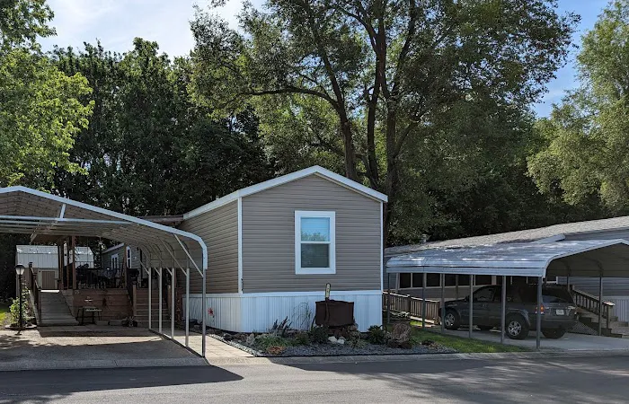 Oasis Mobile Home Park Picture 2