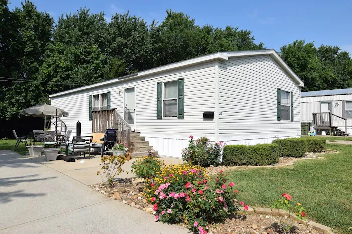 Springdale Lake Manufactured Home Community Picture 3