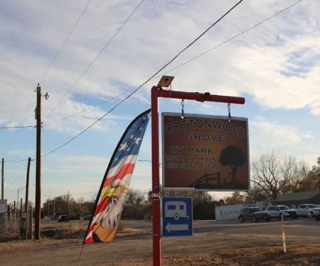Cottonwood Grove RV Park Great Bend, Kansass
