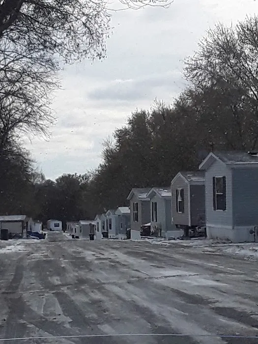 Maple Wood's Mobile Home Park Picture 1