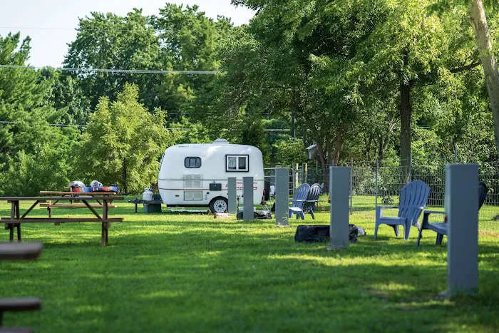 RV N The Vines KC Picture 1