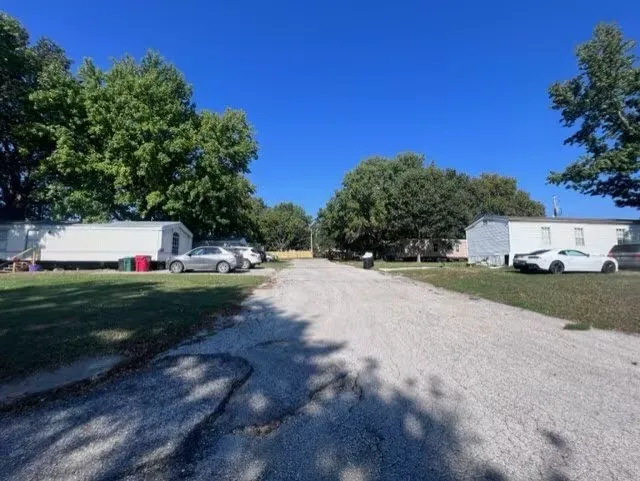 Oakdale Place Mobile Home Park Picture 1