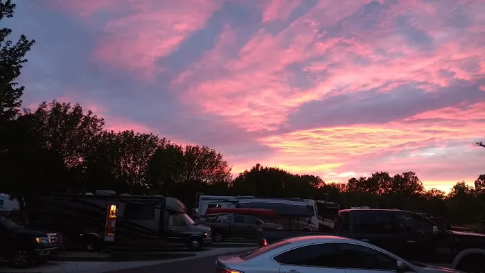 Cottonwoods RV Park Picture 5