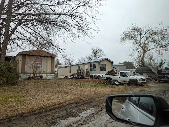 Green Hills Mobile Home Park Picture 9