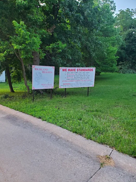 Richland Heights Mobile Home Park Picture 10